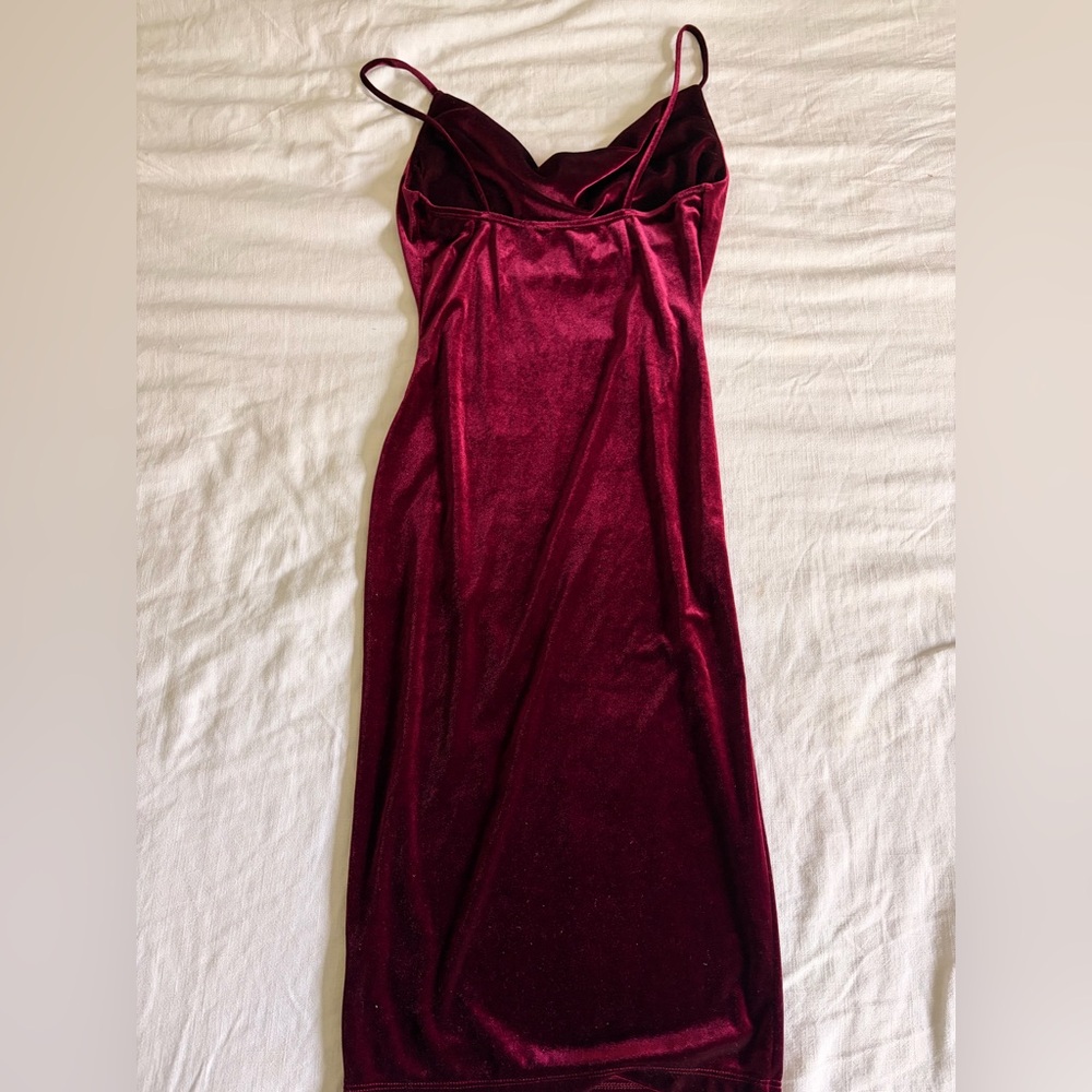 Windsor Spaghetti strap velvet Burgundy Dress - Picture 2 of 3